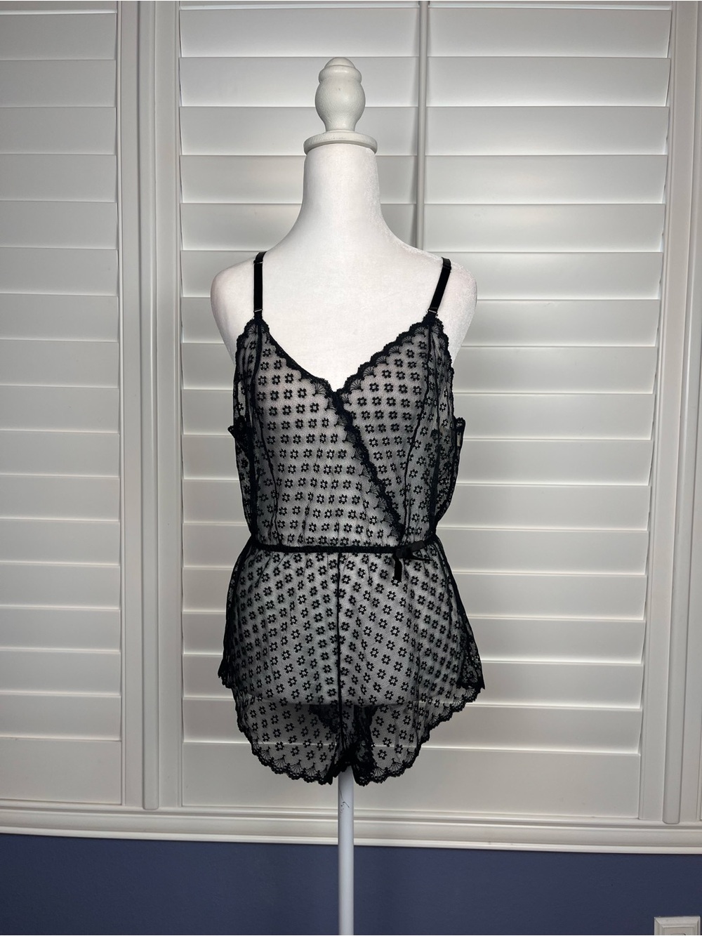 Warner's Black Sheer Floral Lace Romper Chemise size m romantic goth coquette